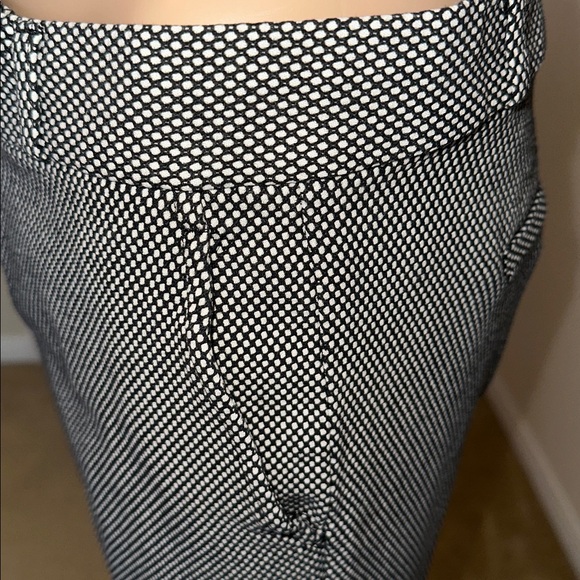 Banana Republic Women’s Black and White Textured Capris Size 4. - Picture 5 of 12